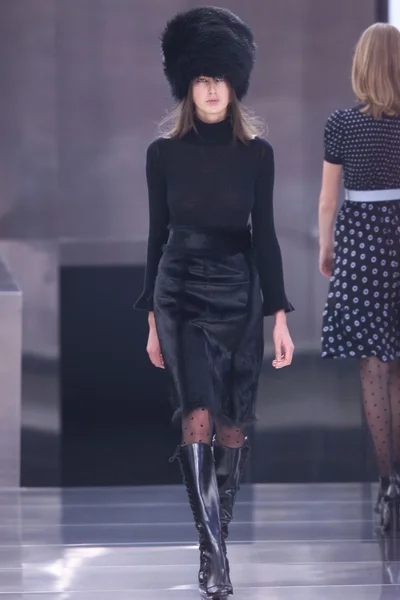 Look 10